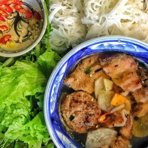 Hình ảnh Bún chả đặc biệt nhiều thịt