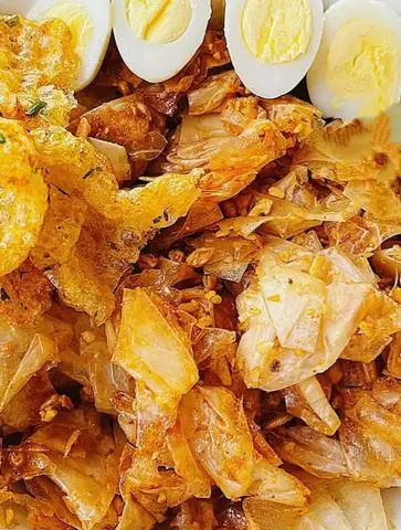 Hình ảnh Bánh Tráng Ủ Bơ Trộn Sốt Bò, Tóp Mỡ, Hành & Tỏi Phi, Tắc Thơm Ngon + Tặng 2 Trứng