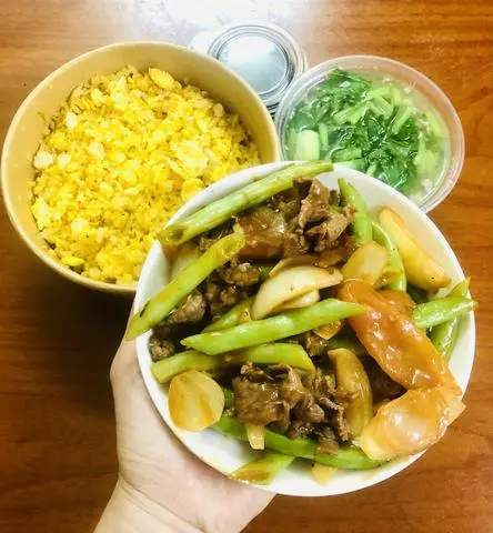 Hình ảnh Cơm Nóng Đậu Que Xào Bò Đặc Biệt