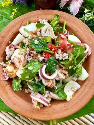 Hình ảnh Steamed Seafood Thai salad