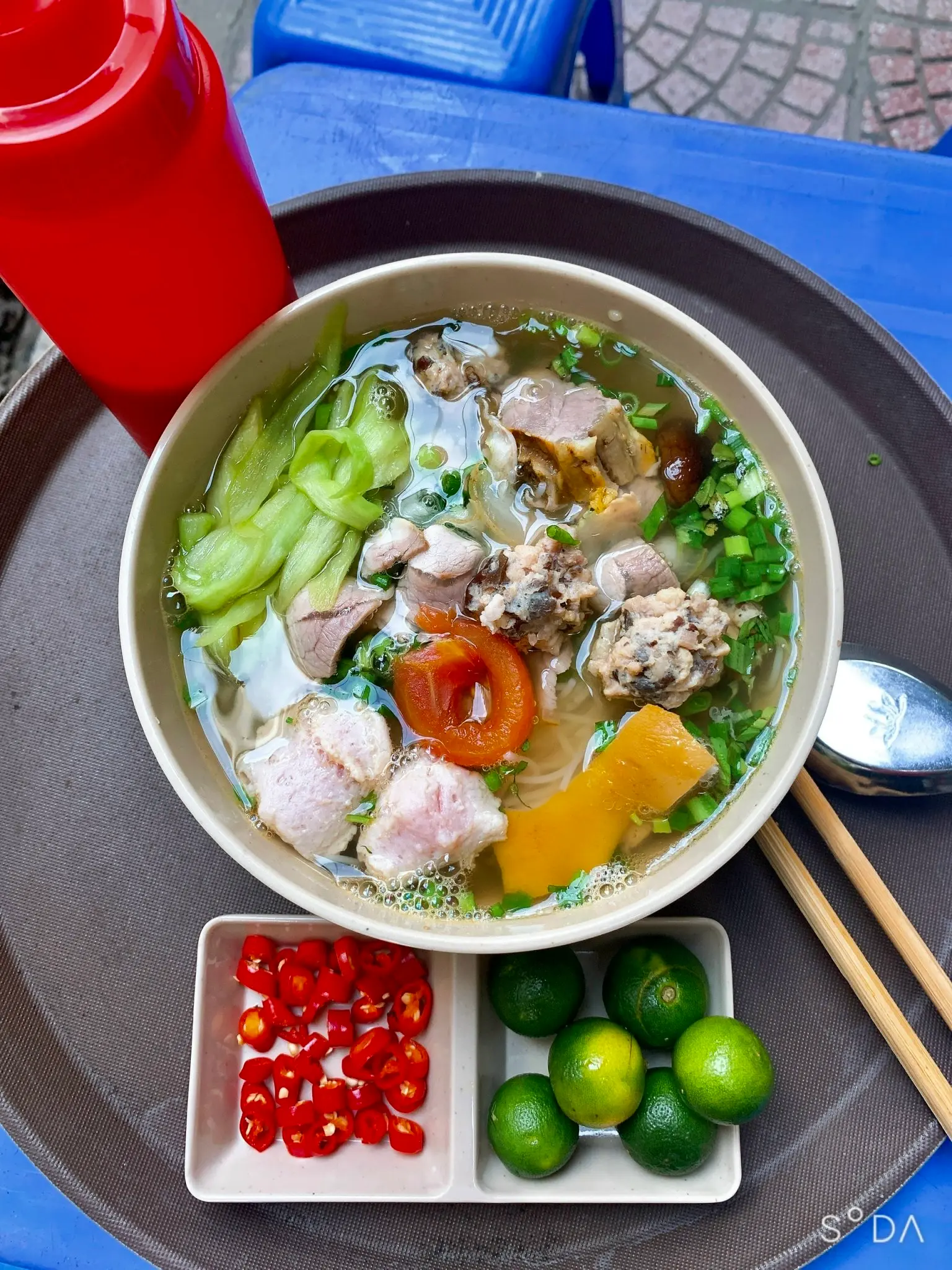 Hình ảnh Bún thịt móng mọc dọc mùng