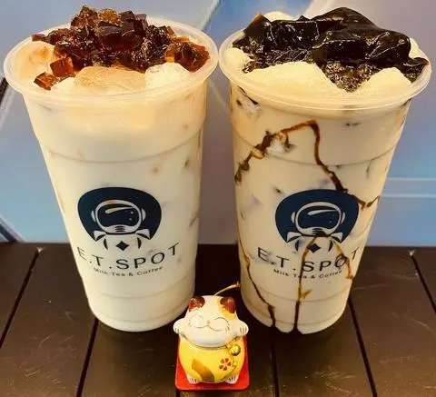 Hình ảnh Trà sữa oolong rang đường đen sương sáo