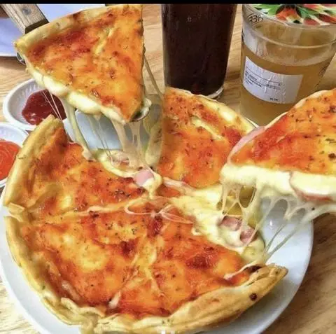 Hình ảnh Pizza Chicago nhân xúc xích size 16cm