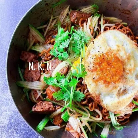 Hình ảnh Mì Trộn Tương Đen Bò,Trứng