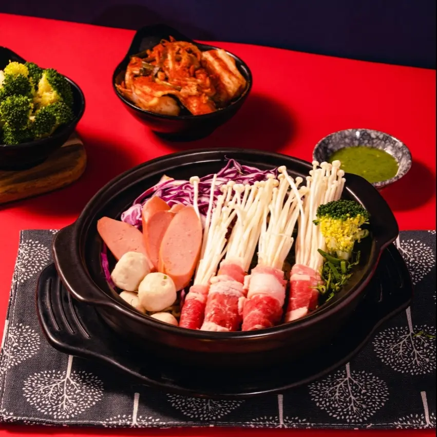 Hình ảnh Mì kim chi bò mỹ cuộn nấm