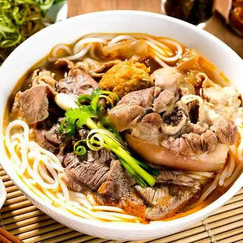 Hình ảnh Bún đặc biệt đầy đủ giò