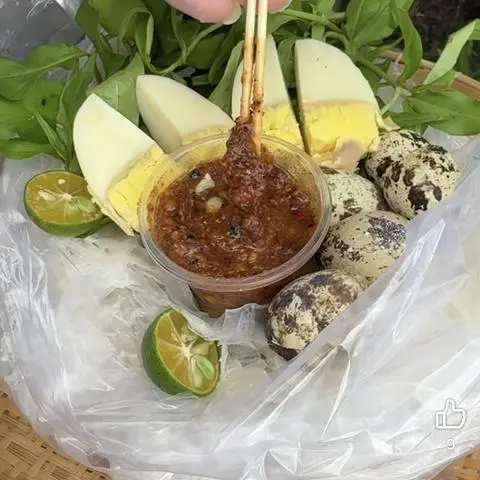 Hình ảnh Bánh Tráng Chấm Sốt + Trứng (Hủ Sốt Nhỏ)
