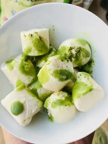 Hình ảnh Kem sữa chua sốt matcha nhà Giản