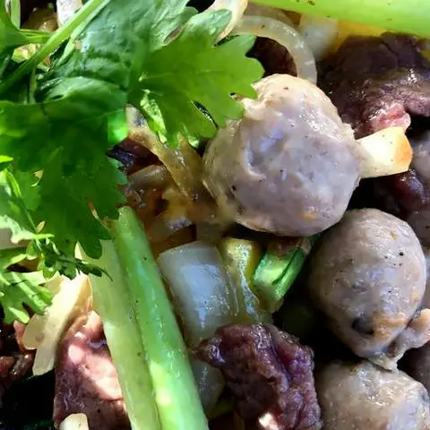 Hình ảnh Nui xào bò - bò viên 