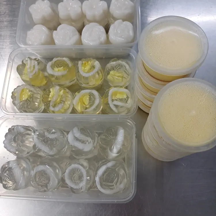 Hình ảnh Combo 1 : 1 rau câu dừa bánh flan, 1 rau câu dừa 1 rau câu cốt dừa, 10cái bánh flan