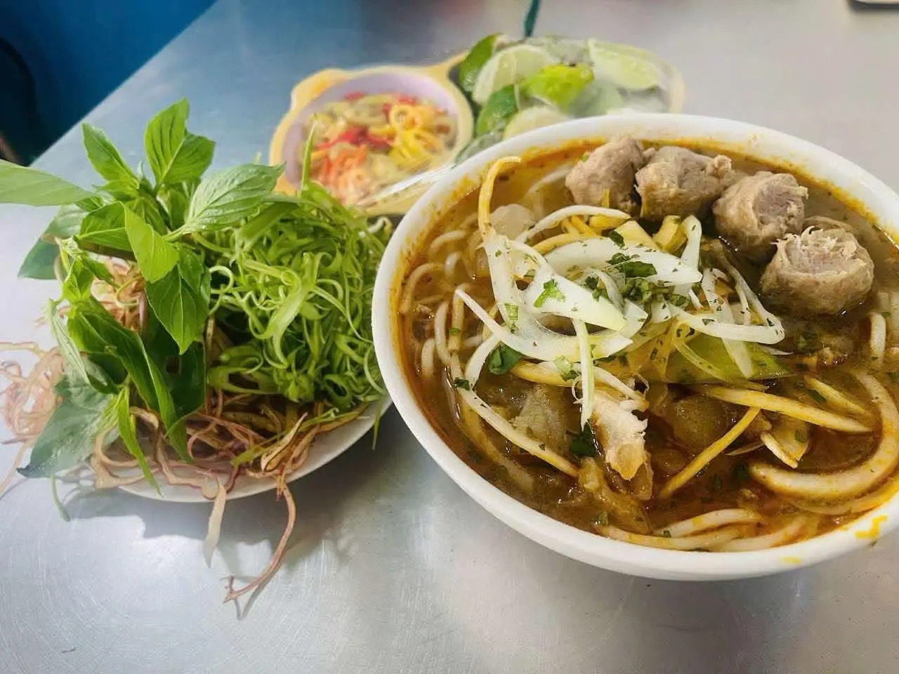 Hình ảnh Bún bò gân bò viên