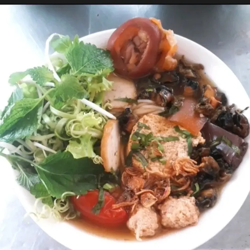 Hình ảnh Bún riêu thập cẩm giò cua chả ốc  ( không tô muỗng đũa)