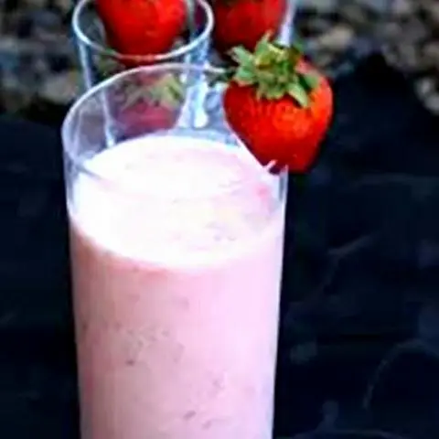 Hình ảnh Yogurt strawberry lassi