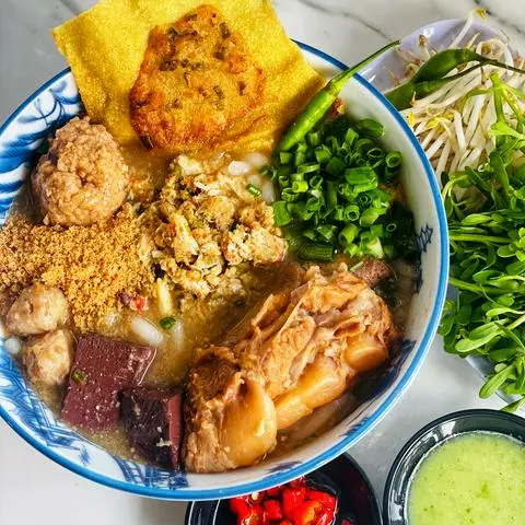 Hình ảnh Banh Canh Dì Sáu - Tô Muối Ghẹ Xương Sụn Siêu Mềm