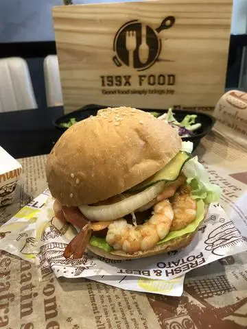 Hình ảnh BURGER TÔM ÁP CHẢO / GÀ ÁP CHẢO