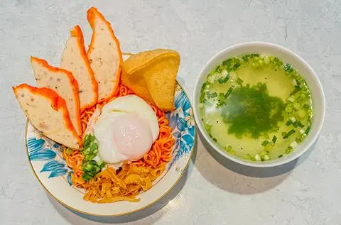 Hình ảnh MÌ TRỘN TRỨNG LÒNG ĐÀO CHẢ CUA
