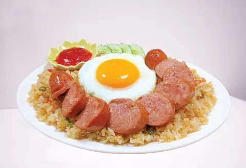 Hình ảnh Cơm Chiên Trứng Xúc Xích