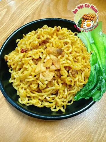 Hình ảnh Mì trộn indomie rau - tóp mỡ