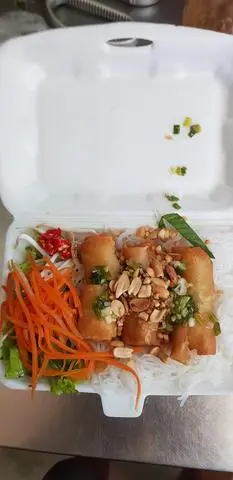 Hình ảnh Bún bì thịt chả giò