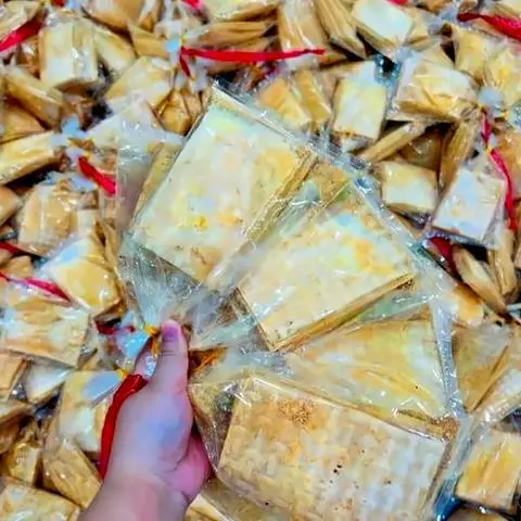 Hình ảnh Bánh tráng muối nhuyễn lắc nhỏ
