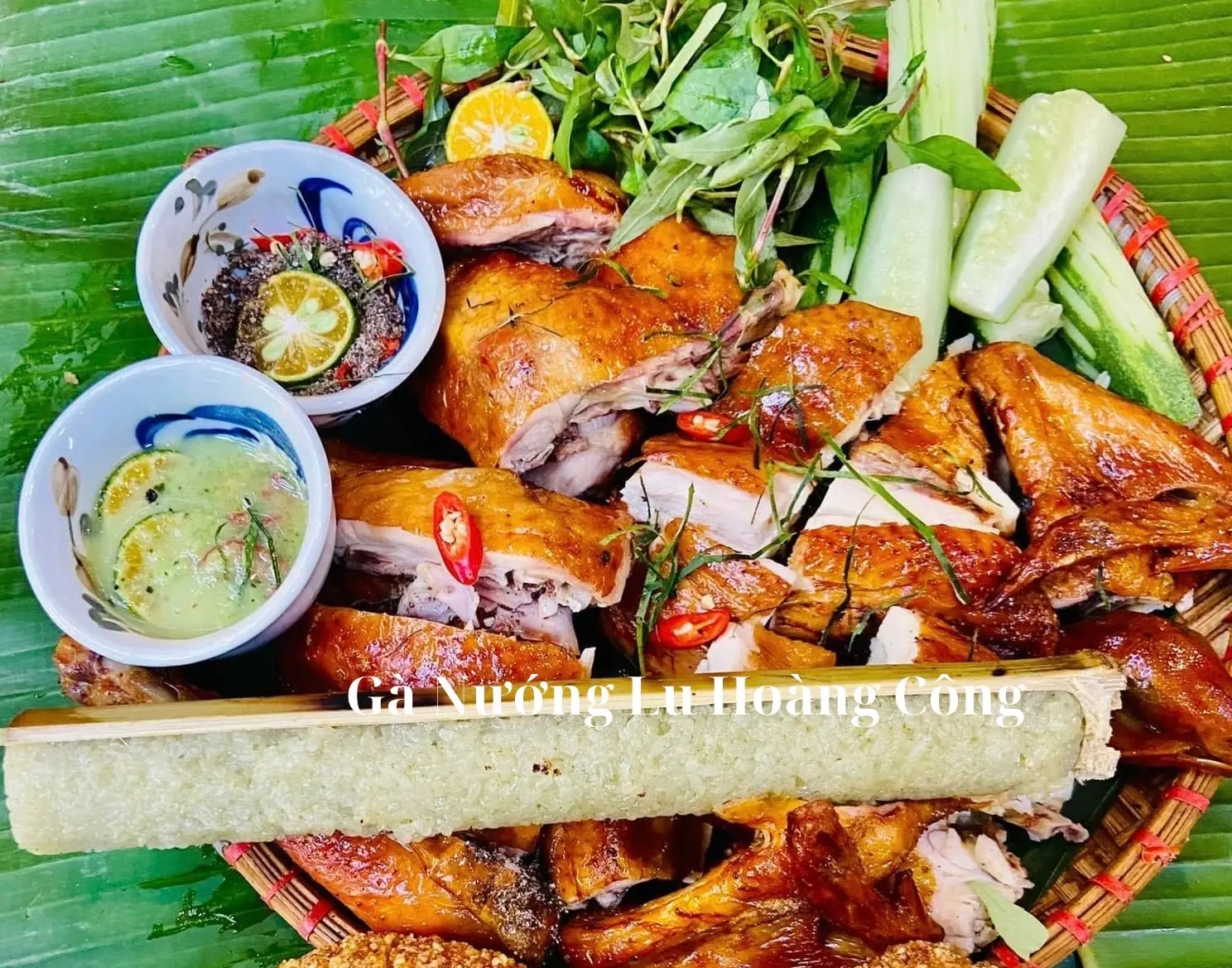 Hình ảnh Combo 1 Con Gà Nướng Lu + 1 Cơm Lam + 5 Bánh bao sữa chiên