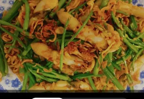 Hình ảnh Ốc móng tay xào mì 