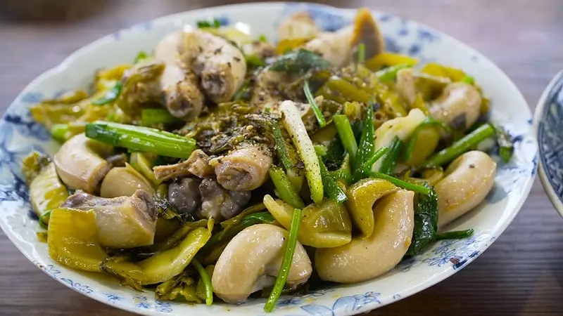 Hình ảnh Dồi Trường Xào Dưa Chua 