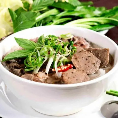 Hình ảnh Phở đặc biệt đầy đủ sụn