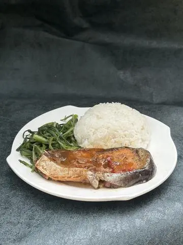 Hình ảnh Cơm cá basa kho tiêu