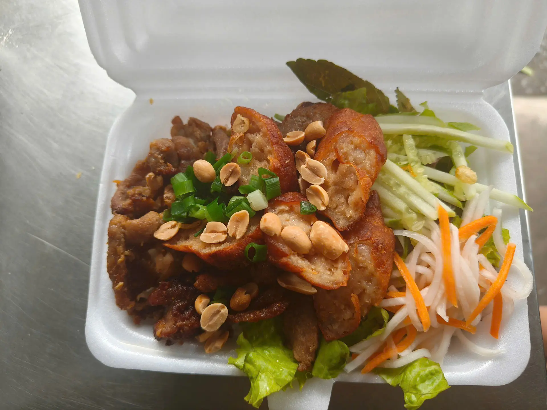 Hình ảnh Bún thịt nướng - nem nướng