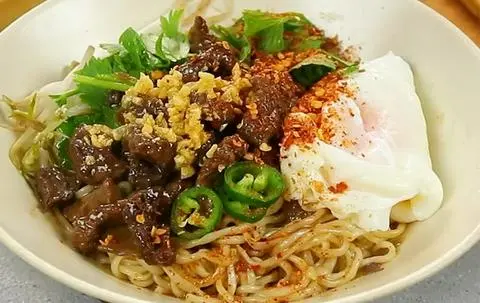 Hình ảnh mì xào bò trứng 