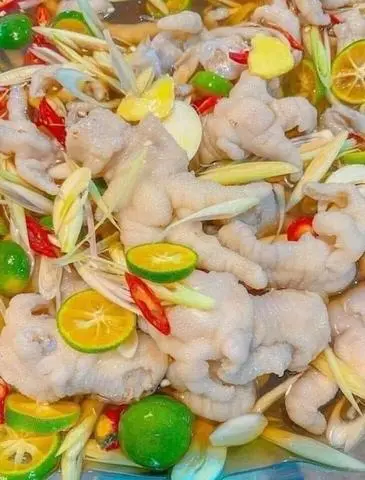 Hình ảnh CHÂN GÀ RÚT XƯƠNG NGÂM SẢ TẮC NHỎ KÈM NƯỚC CHẤM