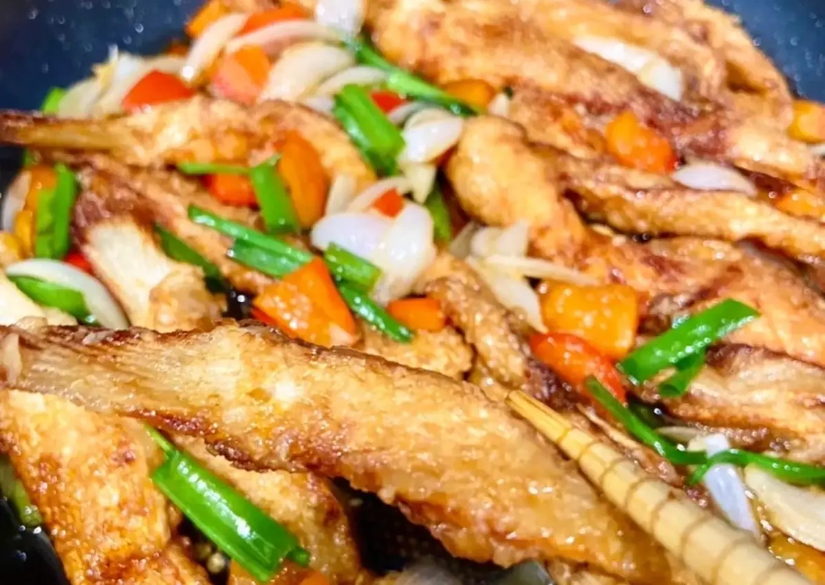Hình ảnh Lườn cá hồi chiên nước mắm