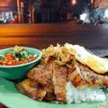 Hình ảnh Cơm Ba Rọi Bì Trứng Ốp La