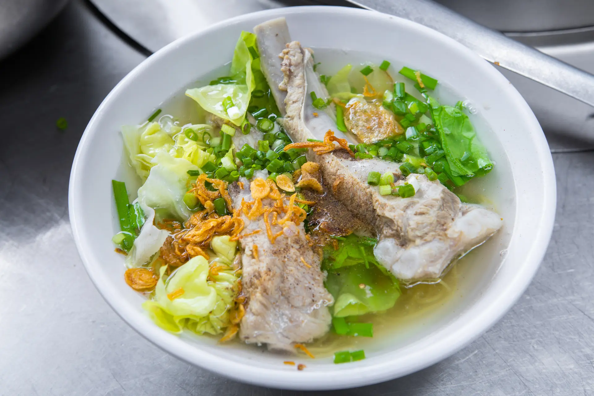 Hình ảnh Hủ tiếu mì hoành thánh xương