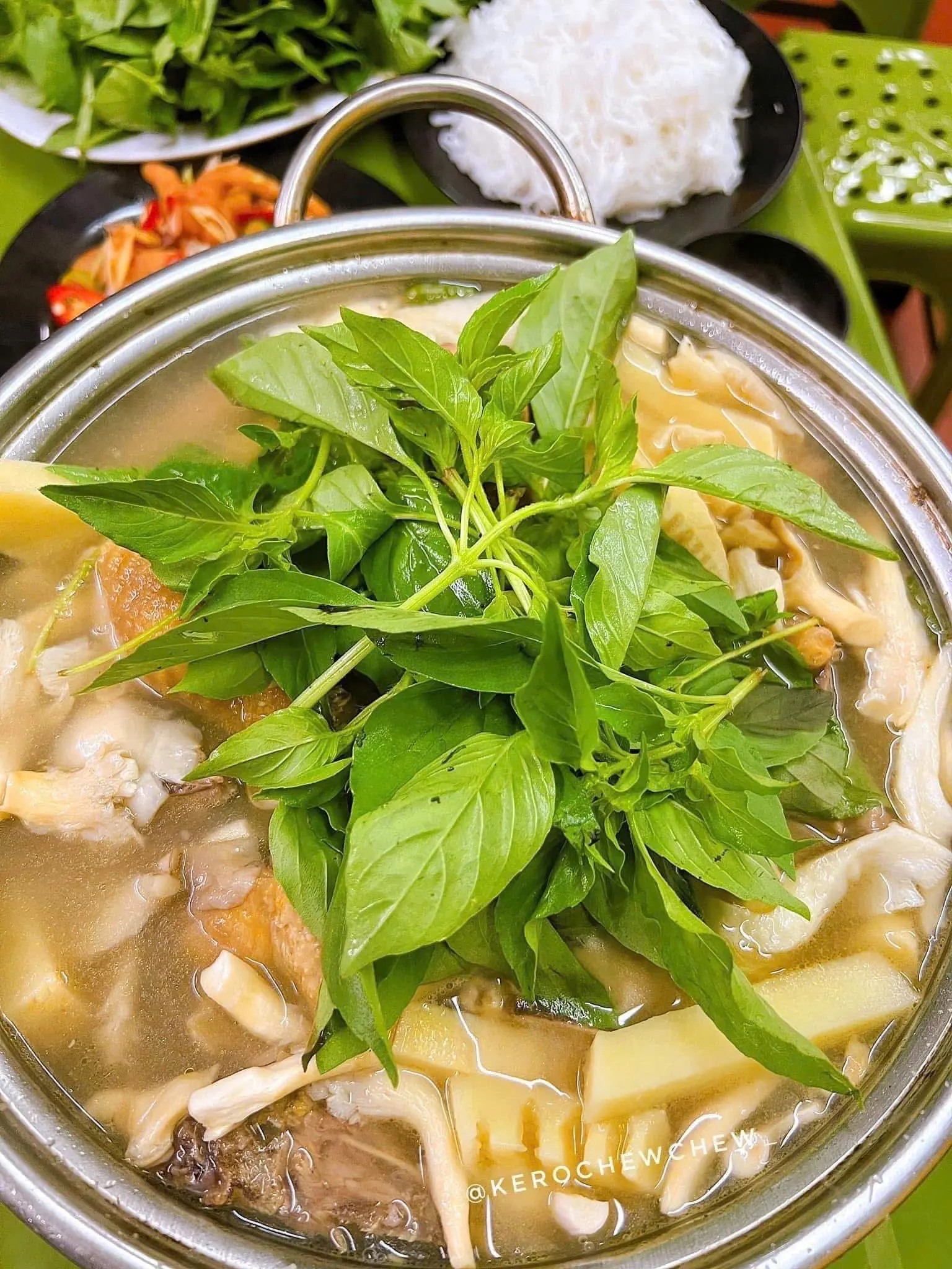 Hình ảnh Lẩu Gà Lá É sz ( M )