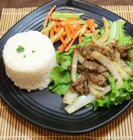 Hình ảnh Cơm bò xào hành tây