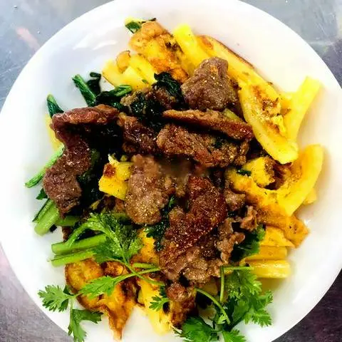 Hình ảnh Nui chiên trứng bò
