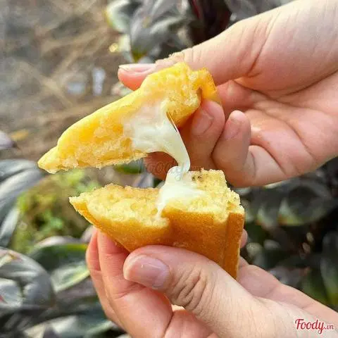 Hình ảnh Hotdog phô mai kéo sợi - phô mai tan chảy