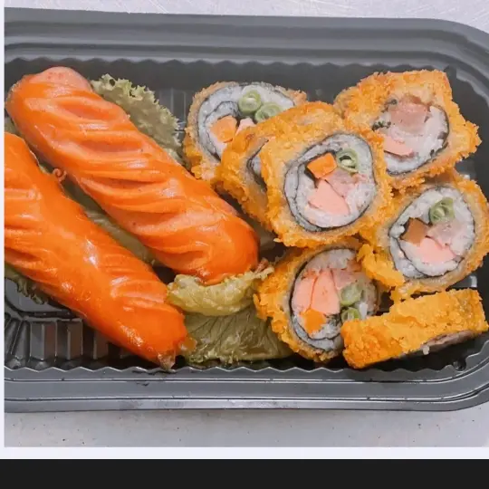 Hình ảnh Combo 2 cây xúc xích - 1 gimbap