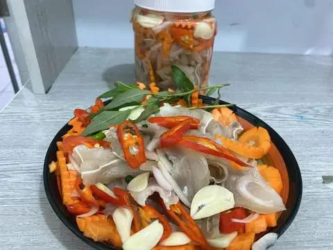 Hình ảnh tai heo ngâm chua ngọt 