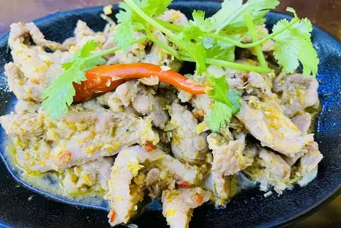 Hình ảnh Cơm Thịt Xào Xả Ớt