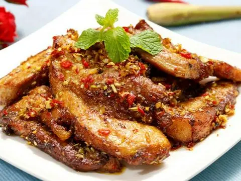 Hình ảnh Cơm Ba Rọi Chiên Sả