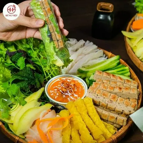 Hình ảnh nem nương nha trang dạng phen  người ăn  
