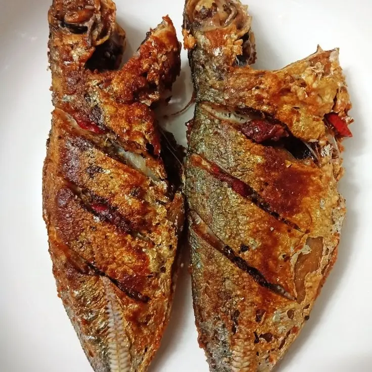 Hình ảnh Cơm cá biển muối chiên +canh