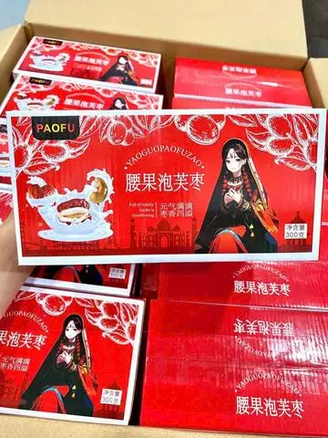 Hình ảnh Táo đỏ kẹp sữa lạc đà mix hạt điều