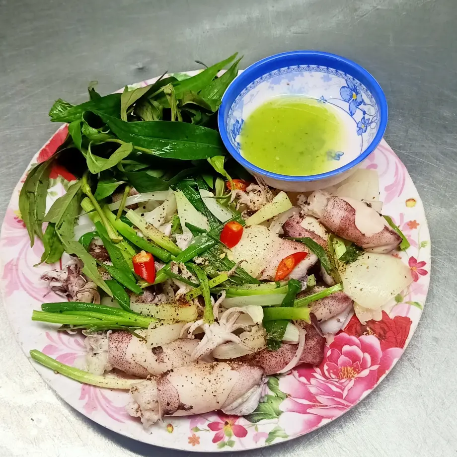 Hình ảnh Mực Trứng Hấp Hành 