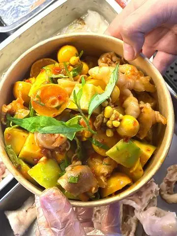 Hình ảnh chân gà trứng non sốt thái