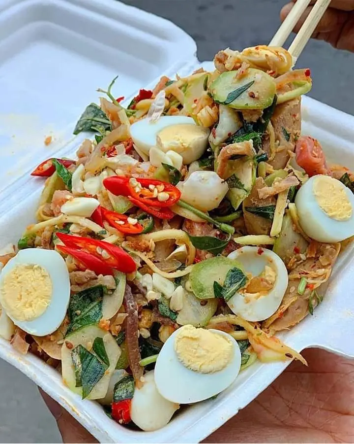 Hình ảnh tré trộn da đặc biệt+chân gà sốt thái rút xương+bánh phồng 