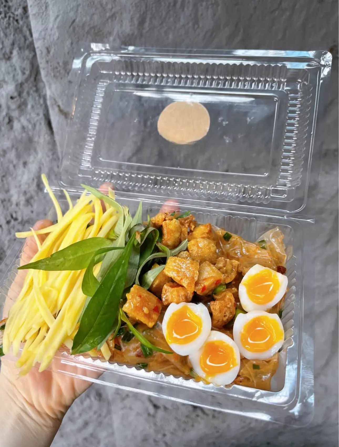 Hình ảnh Bánh Tráng Phơi Sương Mỡ Hành Tóp Mỡ (size vừa) + 2 trứng lòng đào